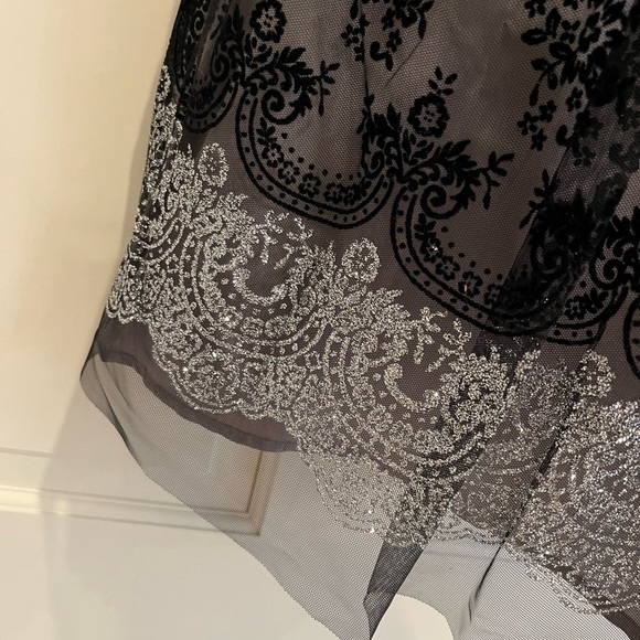 𝅺Gorgeous black knee length dress with sparkle design around the skirt. - Picture 4 of 7